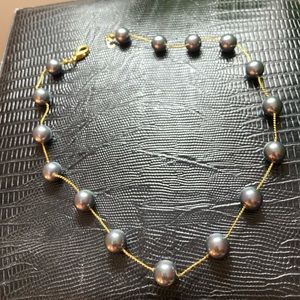 Gray freshwater pearl necklace